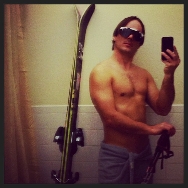 mattiassullivan I'm So obsessed with testing skis that I shower with them. #ShamelessSelfy #Eharmony #OkCupid #JDate #christianMingles #freeskierfest @pit_viper #weareskiing #hairpart